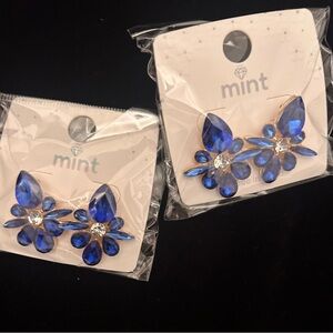 Stunning Blue rhinestone pierced earrings